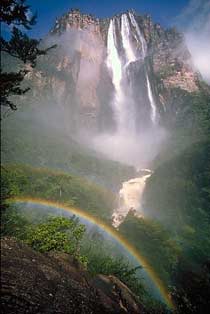 Самый высокий водопад в мире в Национальном парке Канайма, Венесуэла